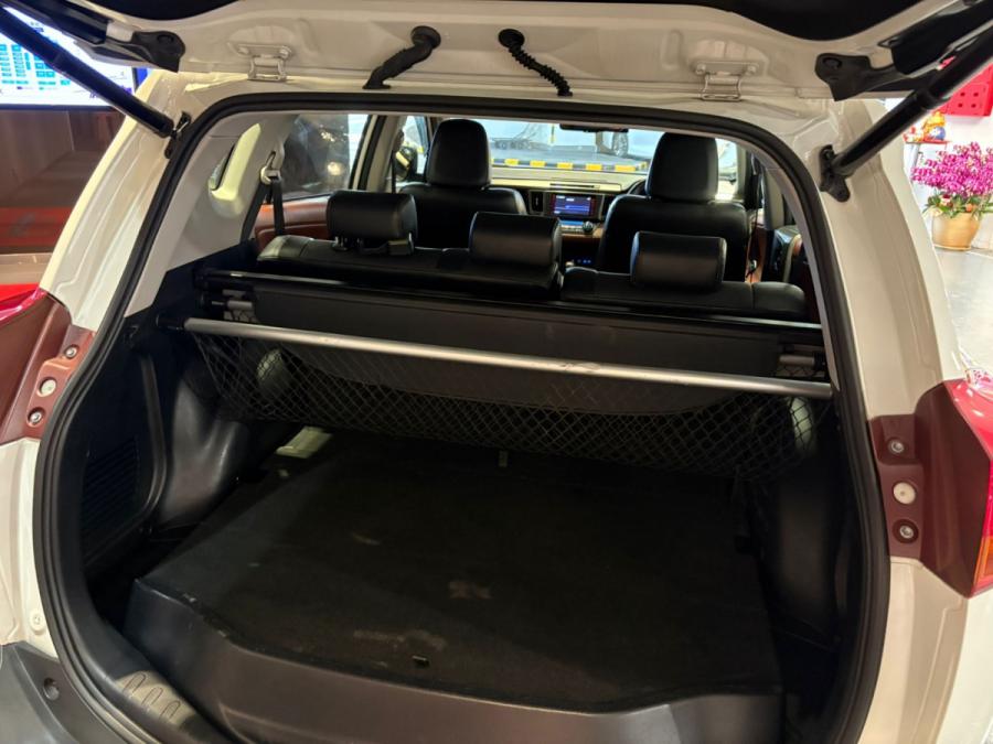 RAV 4 Luxury - Image 5